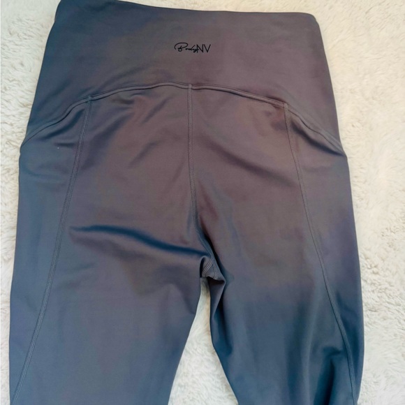 Body NV Women's Gray Zip-Up Athletic Top and Leggings Set - Picture 12 of 15